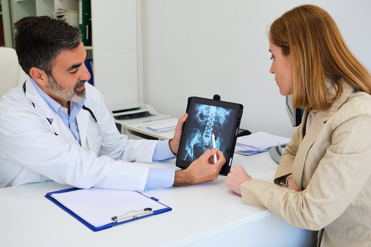 Como aliviar a dor na coluna: 10 dicas e quando procurar um médico