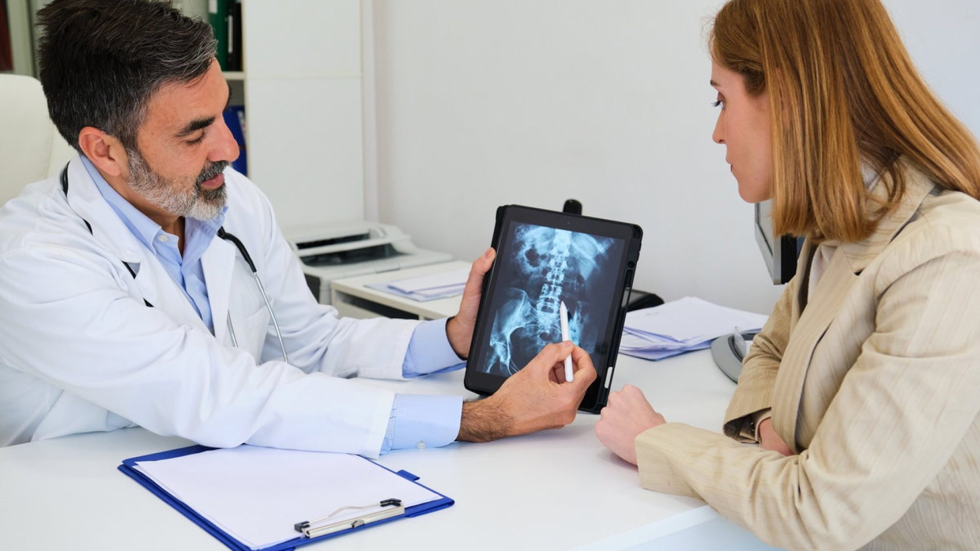 Como aliviar a dor na coluna: 10 dicas e quando procurar um médico