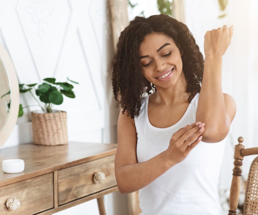 Desonida: como utilizar e benefícios da pomada e creme para a pele
